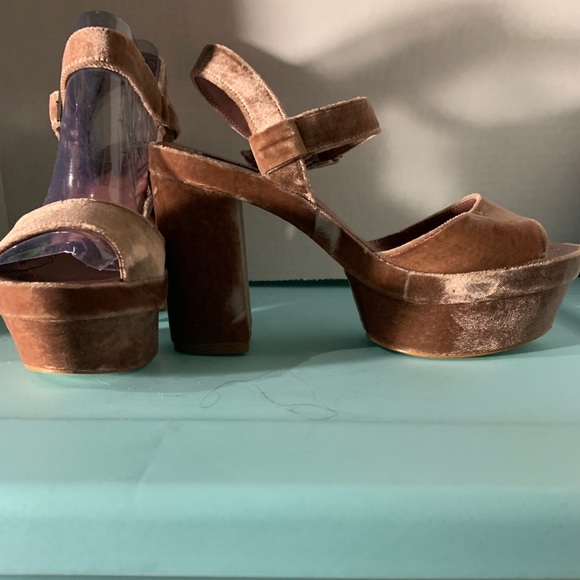 NWT- ZARA BLUSH VELVET PLATFORM HEELS - Picture 6 of 8